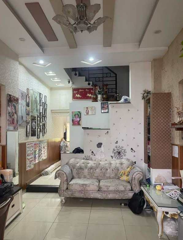 Bán nhà : Trung Tâm Tân Phú , Phường Vip Tân Thành , Kết nối giao thông nhanh chóng với các quận trung tâm : Bình Tân , Q10, Q11